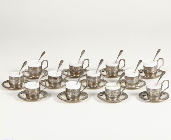 Servizio tazzine da dodici in porcellana e argento, XX secolo