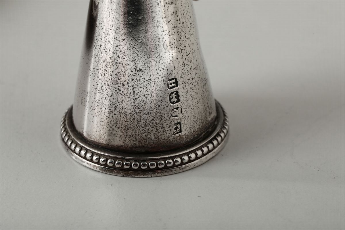 Due Bugie in Argento Fuso, Sbalzato e Cesellato. Londra, una Anno 1803, Argentierte P.a. & W. Bat...