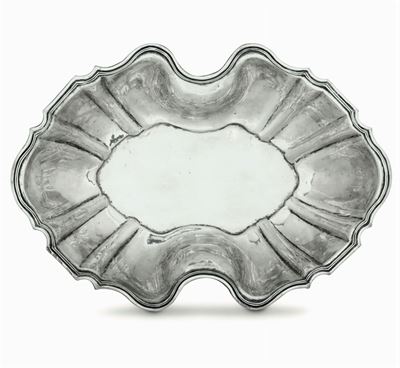 Bacile in Argento Fuso e Sbalzato. Palermo 1746, Marchio del Console Antonino Gullotta; Marchio D...