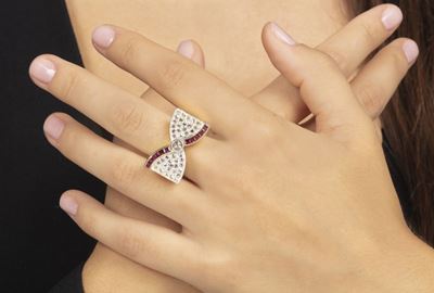 Anello Â€œfioccoâ€ con Diamanti Taglio a Rosa e Rubini Sintetici