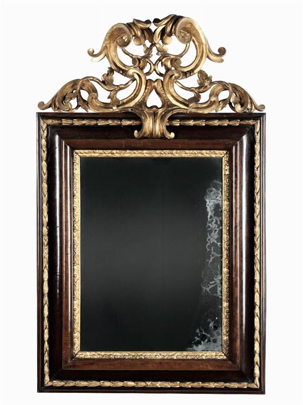 Specchiera con cornice in legno laccato e dorato, XVIII secolo