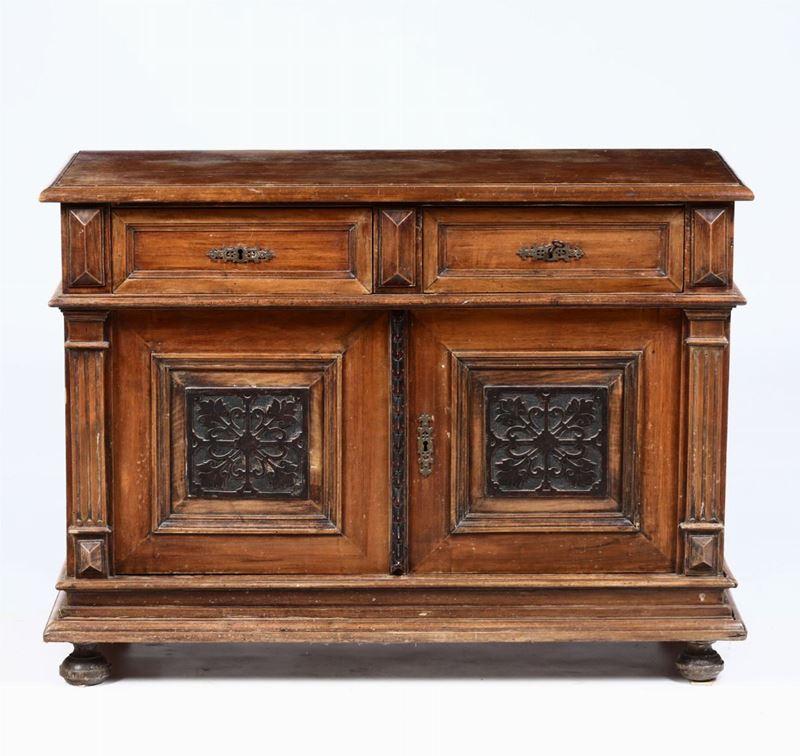 Credenza in legno intagliato a due ante, XIX secolo  - Asta Arredi, Dipinti e Oggetti d'Arte - Cambi Casa d'Aste