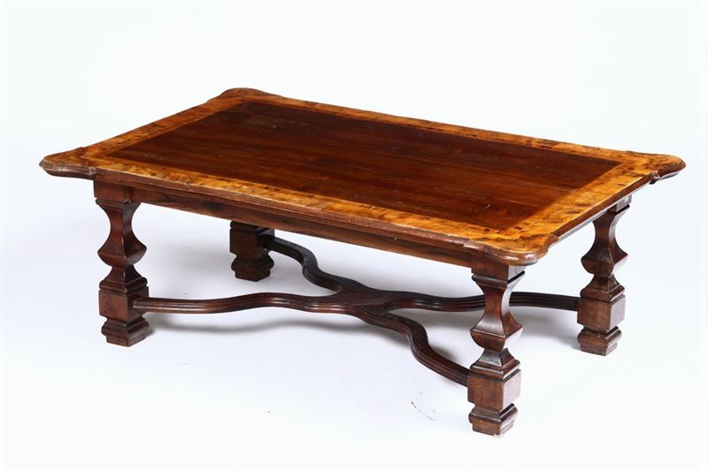 Tavolino basso in legno, XIX secolo  - Asta Arredi, Dipinti e Oggetti d'Arte - Cambi Casa d'Aste
