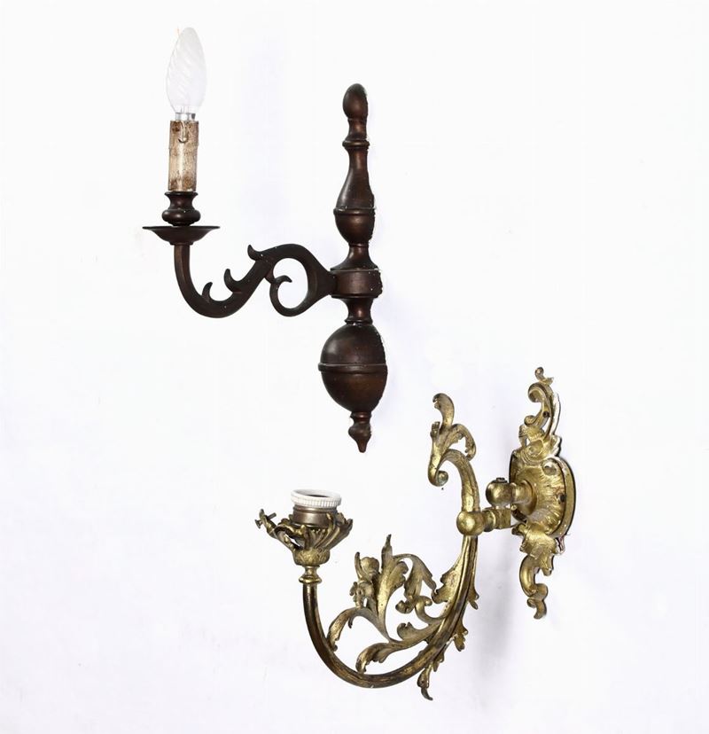 Due appliques differenti ad una luce, XX secolo  - Auction Antiques II - Timed Auction - Cambi Casa d'Aste