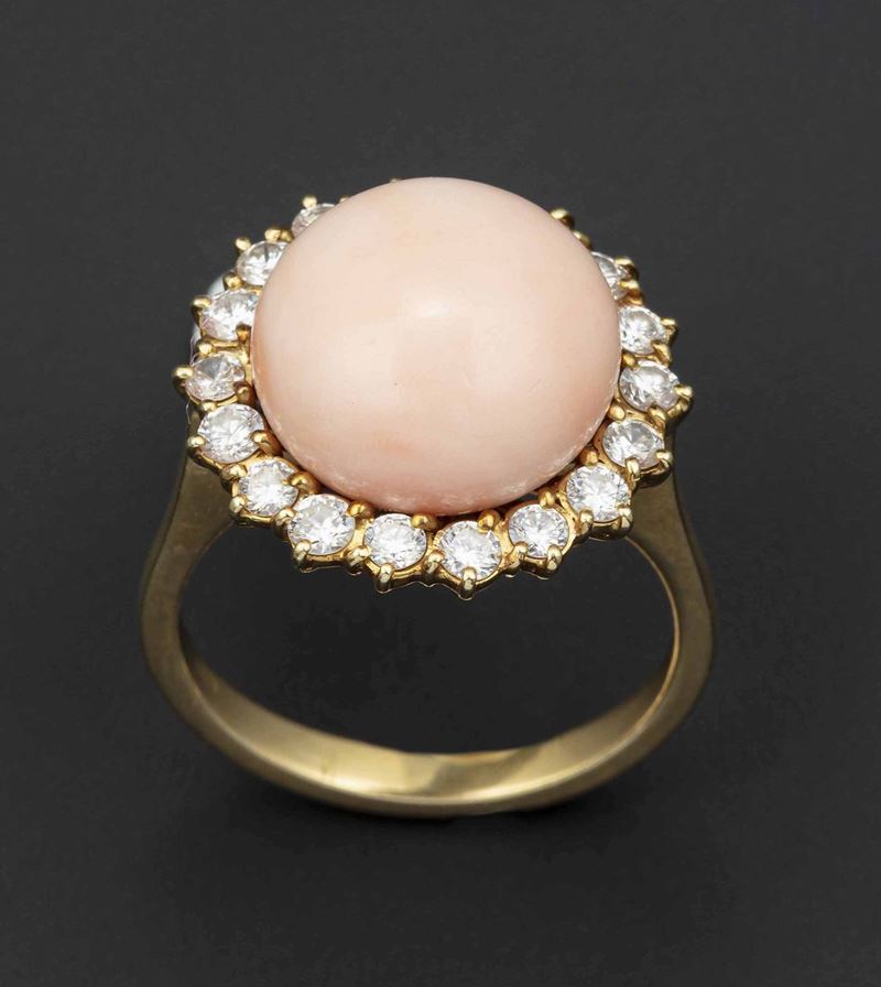 Anello con corallo rosa e diamanti a contorno  - Auction Jewels and Corals | Time Auction - Cambi Casa d'Aste