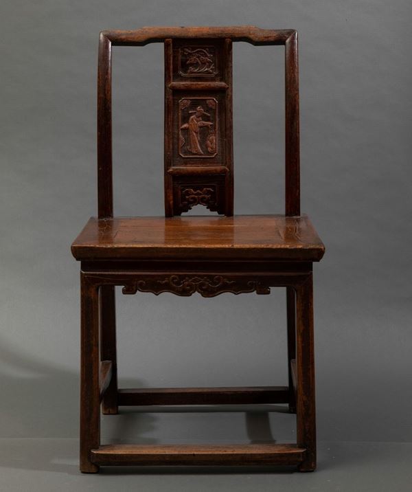 Coppia di sedie in legno con schienale decorato con personaggi, Cina, Dinastia Qing, XIX secolo