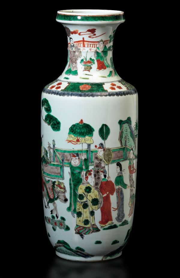 Vaso Rouleau in porcellana Famiglia Verde con scene di vita comune e decori naturalistici entro riserve, Cina, Dinastia Qing, epoca Guangxu (1875-1908)
