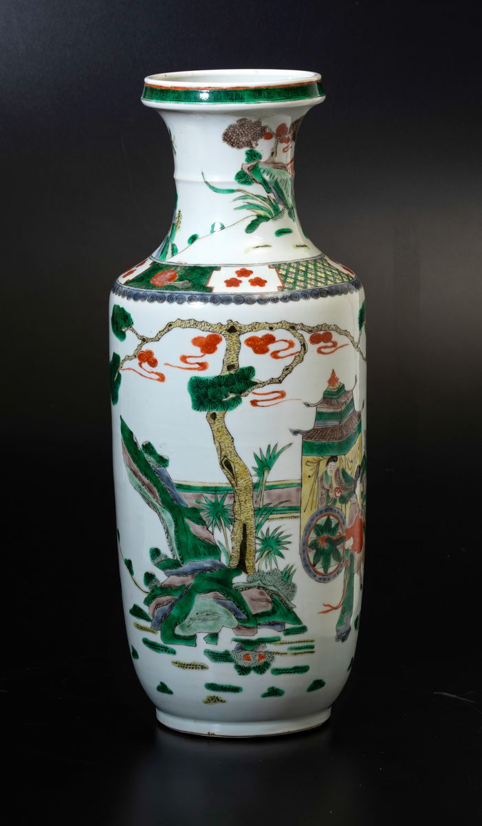Vaso Rouleau in Porcellana Famiglia Verde con Scene di Vita Comune e Decori Naturalistici Entro R...