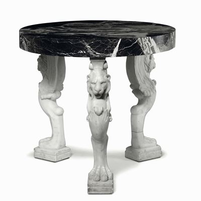 Tavolo con Piano Tondo in Marmo Bianco e Nero D’aquitania e Trapezofori Zoomorfi di Gusto Classic...