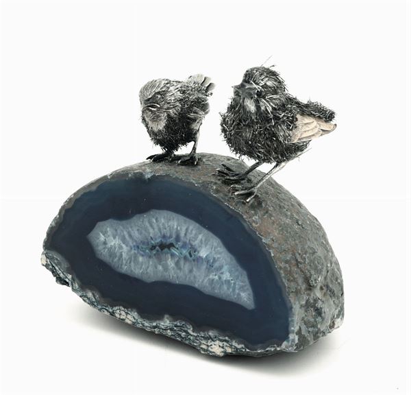 Coppia di passeri in argento poggianti su agata blu naturale. Mario Buccellati, Italia XX-XXI secolo