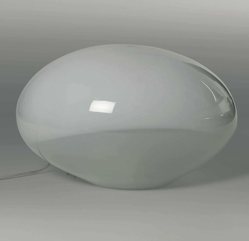 Lampada da tavolo in vetro.  - Auction Design Lab - Cambi Casa d'Aste