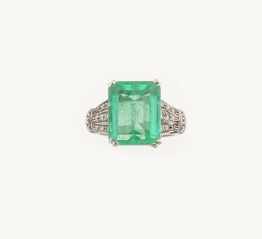 Anello con Smeraldo Colombia di Ct 9.11