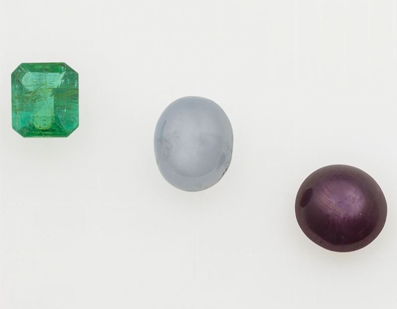 Lotto composto da uno smeraldo Brasile di ct 2.49, uno zaffiro Sri Lanka di ct 8.24 ed un rubino di ct 6.10  - Asta Gioielli - Asta a Tempo - Cambi Casa d'Aste