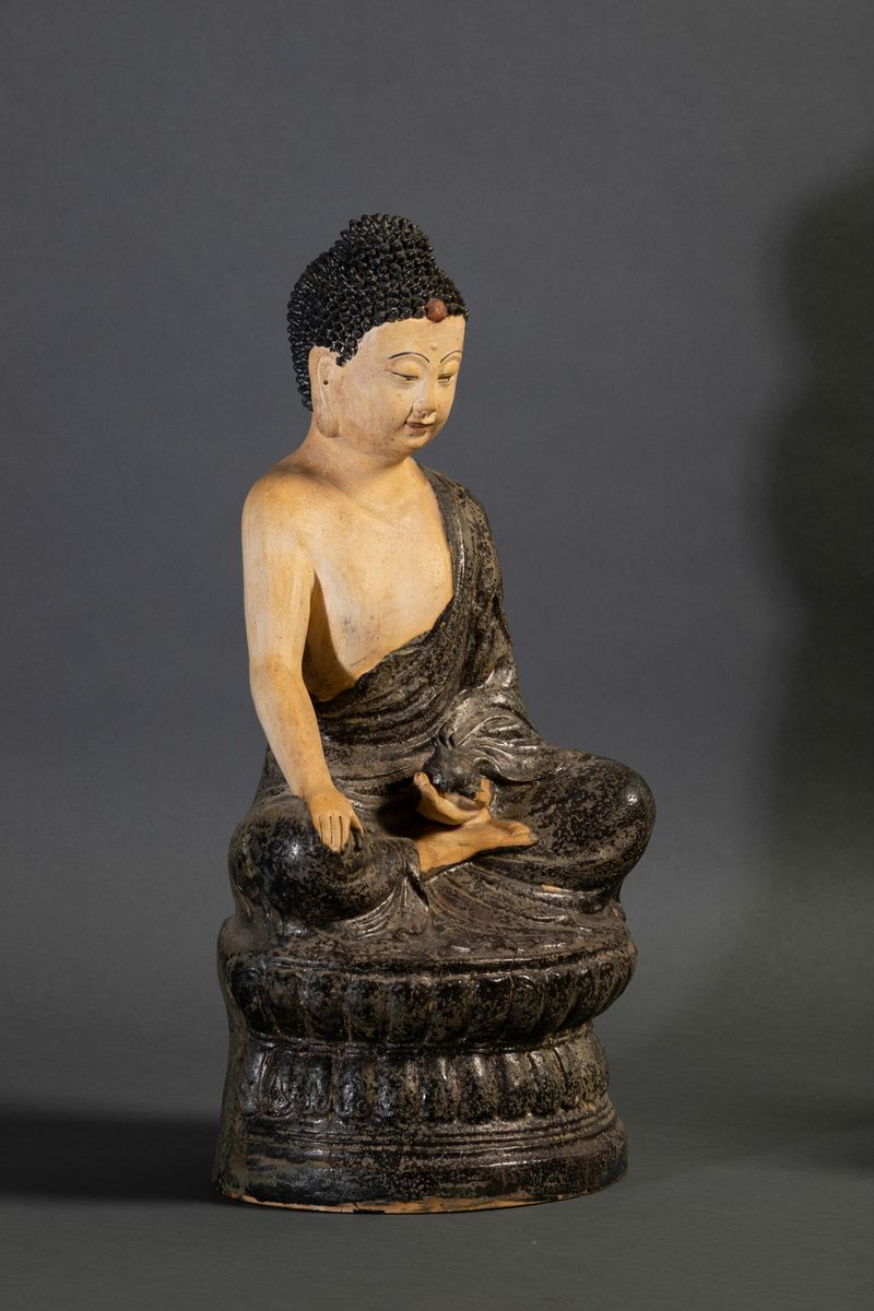 Figura di Buddha Sakyamuni in Terracotta Smaltata, Cina, XIX Secolo
