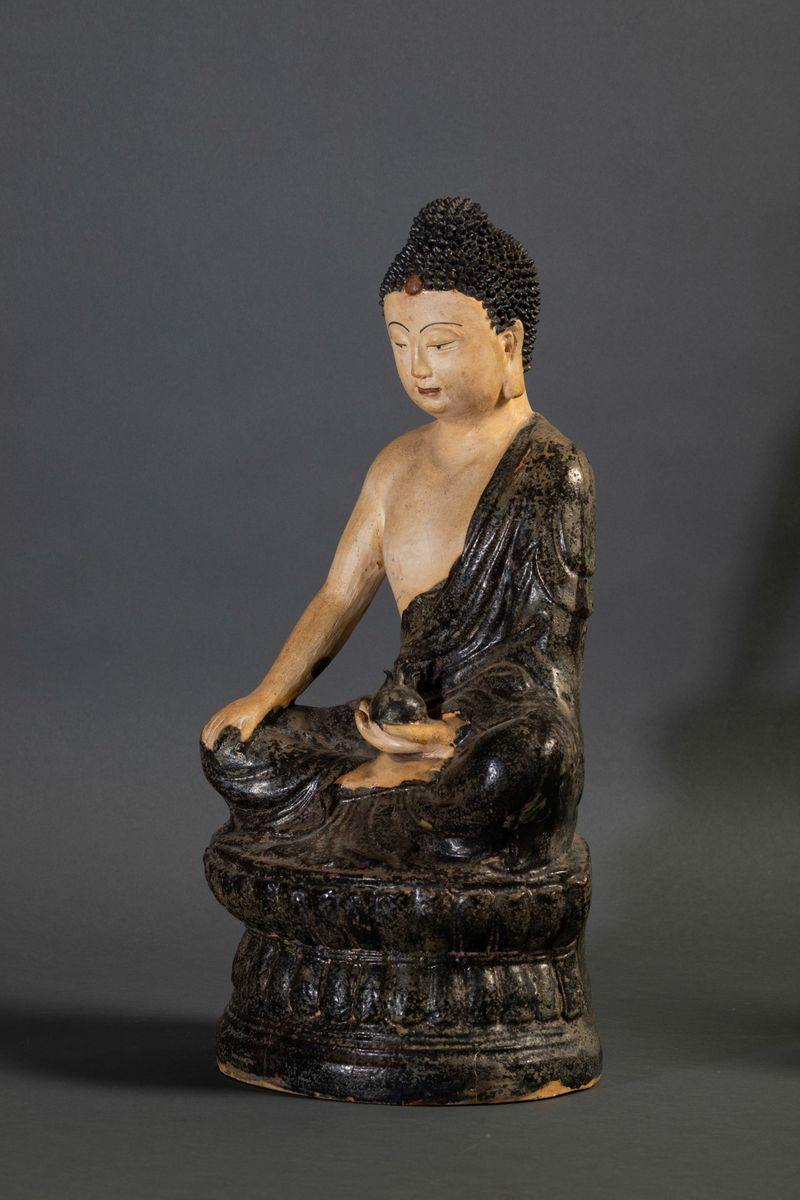 Figura di Buddha Sakyamuni in Terracotta Smaltata, Cina, XIX Secolo