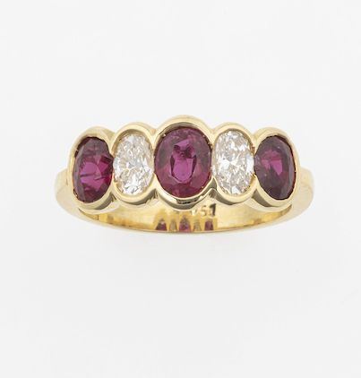 Anello con rubini Thailandia e diamanti taglio ovale  - Asta Gioielli e Coralli | Asta a Tempo - Cambi Casa d'Aste