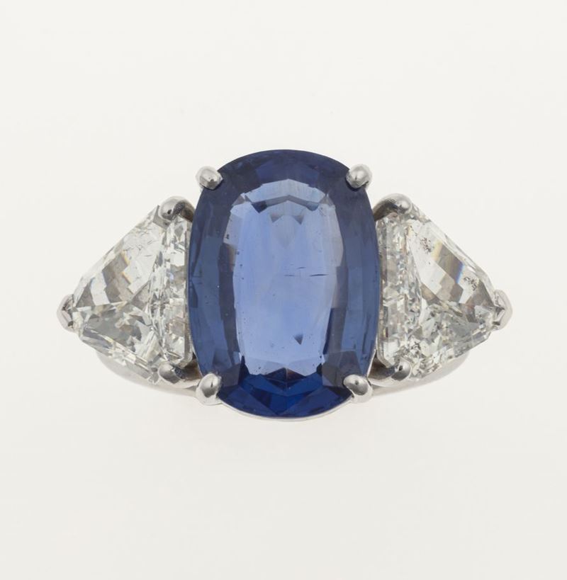 Sri Lankan sapphire weighing 9.169 carats, no indications of heating. Gemmological Report SSEF n. 104085  - Auction Fine Jewels  - Cambi Casa d'Aste