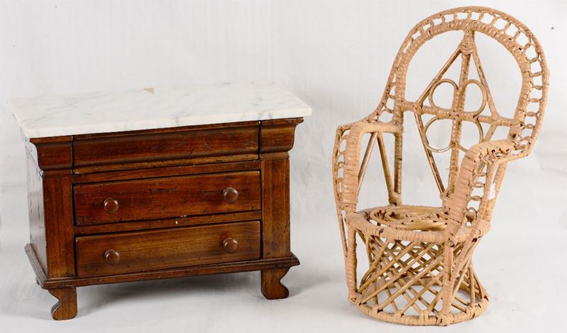 Lotto composto da modellini di poltrona in vimini e cassettone con piano in marmo  - Auction Antiques I - Timed Auction - Cambi Casa d'Aste