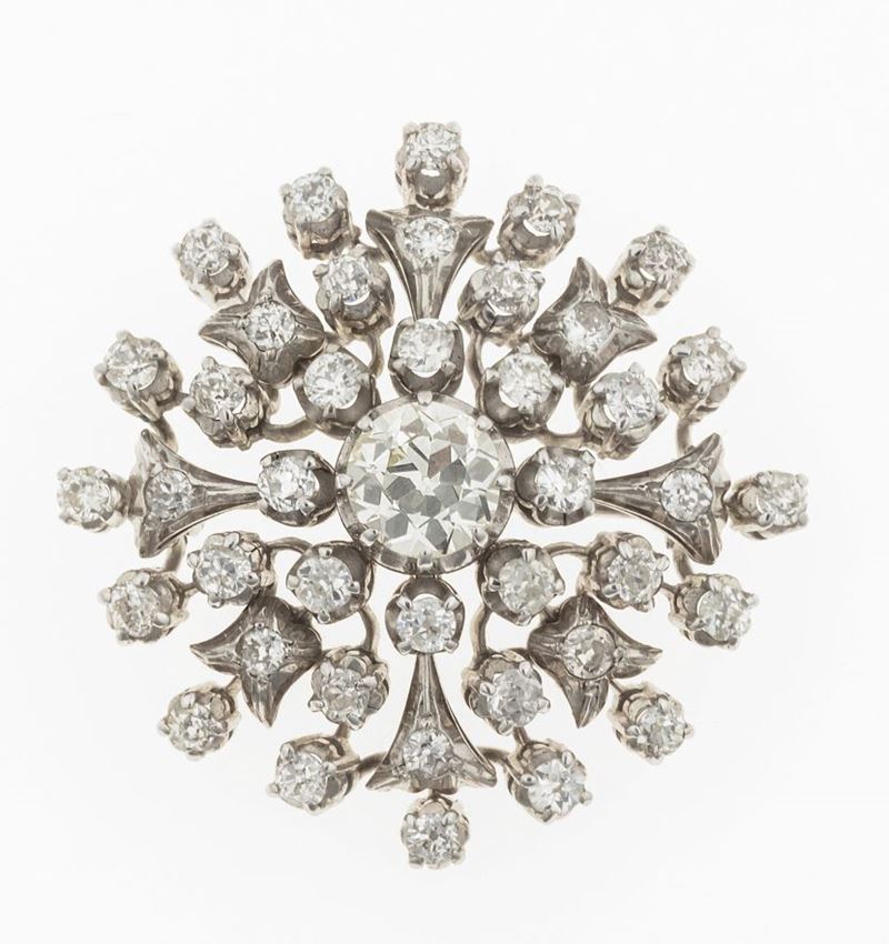 Spilla con diamante centrale di vecchio taglio di ct 1.62 circa  - Asta Fine Jewels - Cambi Casa d'Aste