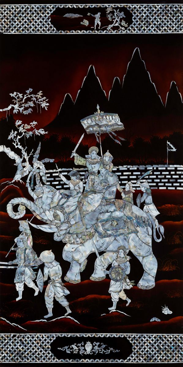 Piccolo Screen in Legno Laccato Raffigurante Scena con Guerrieri Intarsiata in Madreperla, Cina, ...