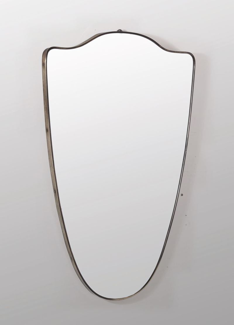 Specchiera con struttura in legno, profilo in ottone e vetro specchiato.  - Auction Design - Cambi Casa d'Aste