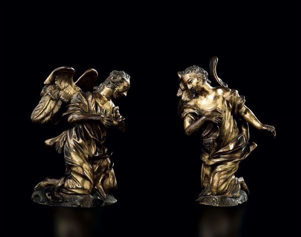 Coppia di angeli genuflessi. Bronzo fuso e cesellato e dorato. Fonditore barocco romano del XVII secolo