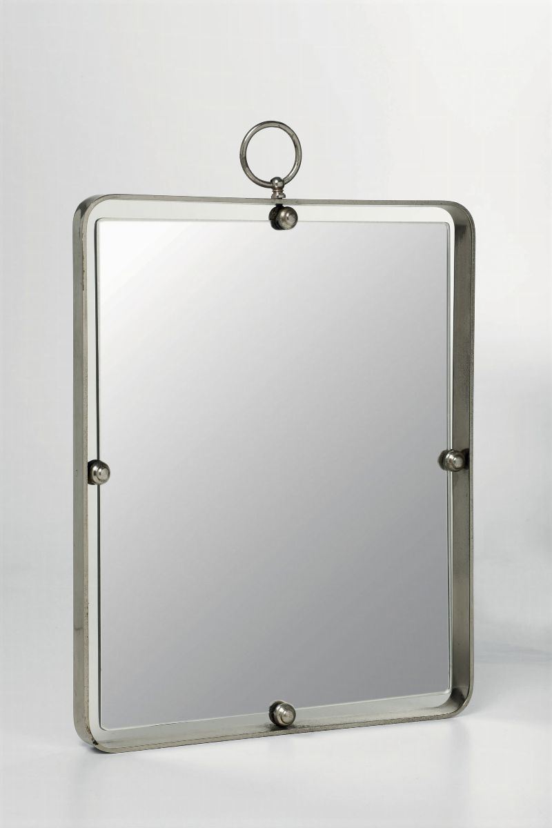 Specchio da parete con profilo in ottone nichelato e vetro specchiato.  - Auction Design - Cambi Casa d'Aste