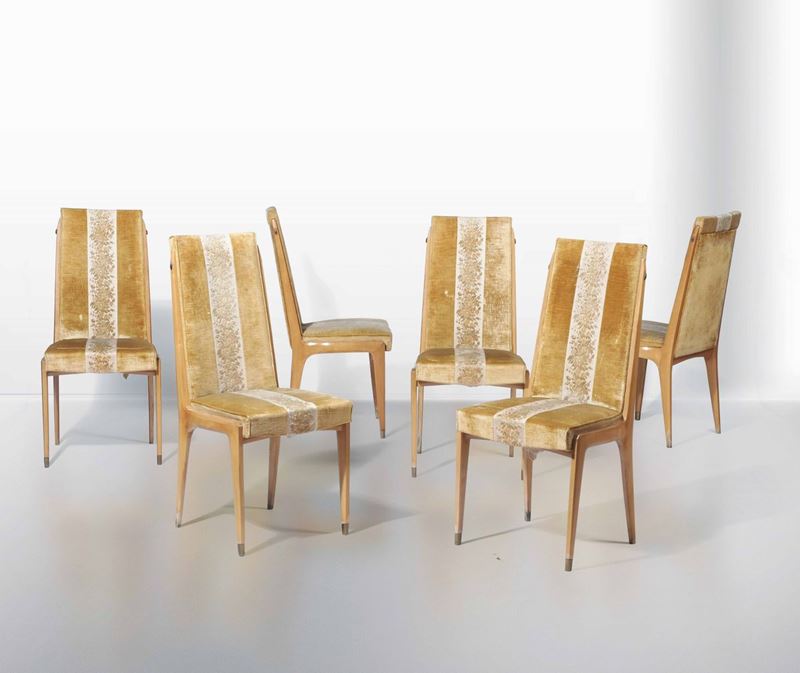 Sei sedie con struttura in legno, particolari in ottone e rivestimento in tessuto.  - Auction Design - Cambi Casa d'Aste