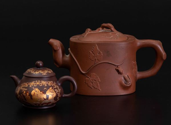 Due teiere diverse in porcellana Yixing, Cina, XX secolo