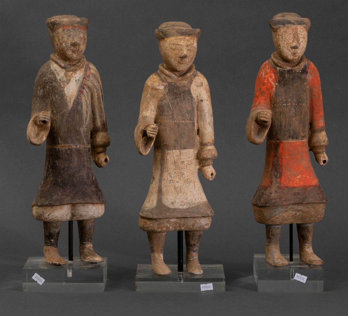 Tre Figure di Dignitari in Terracotta Policroma, Cina, Dinastia Tang (618-906)