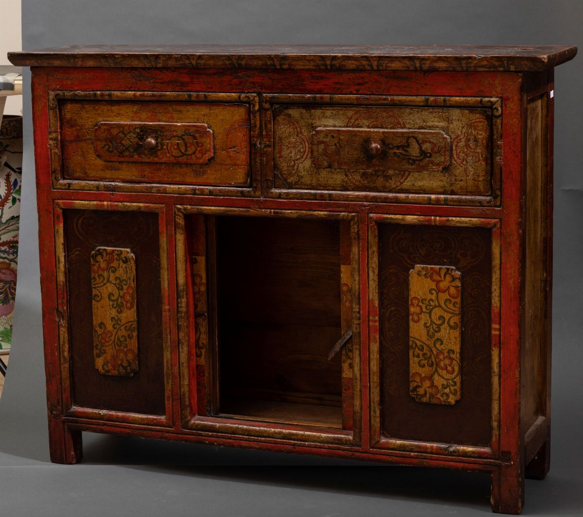 Mobile in Legno Laccato e Dipinto con Motivi Floreali, Tibet, XIX Secolo