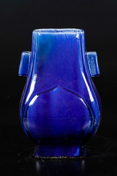 Vaso a Due Anse in Porcellana Monocroma Blu, Dinastia Qing, Epoca Guangxu (1875-1908)