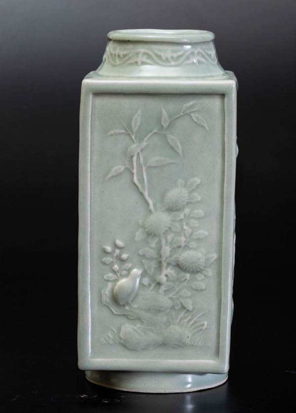 A Cong porcelain vase, China, Qing Dynasty, 1800s