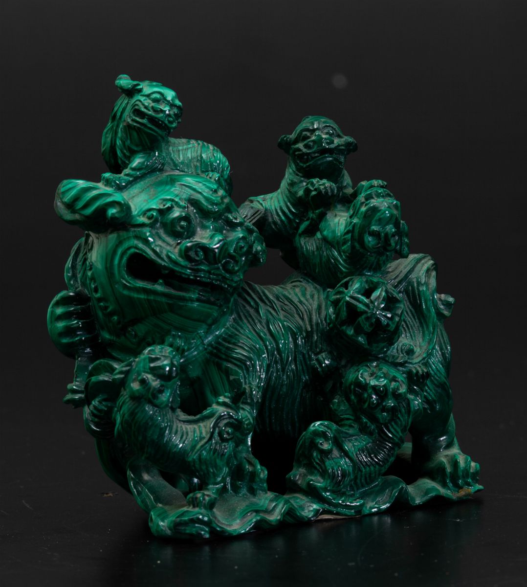 Gruppo Scolpito in Malachite con Cani di Pho, Cina, Inizi XX Secolo