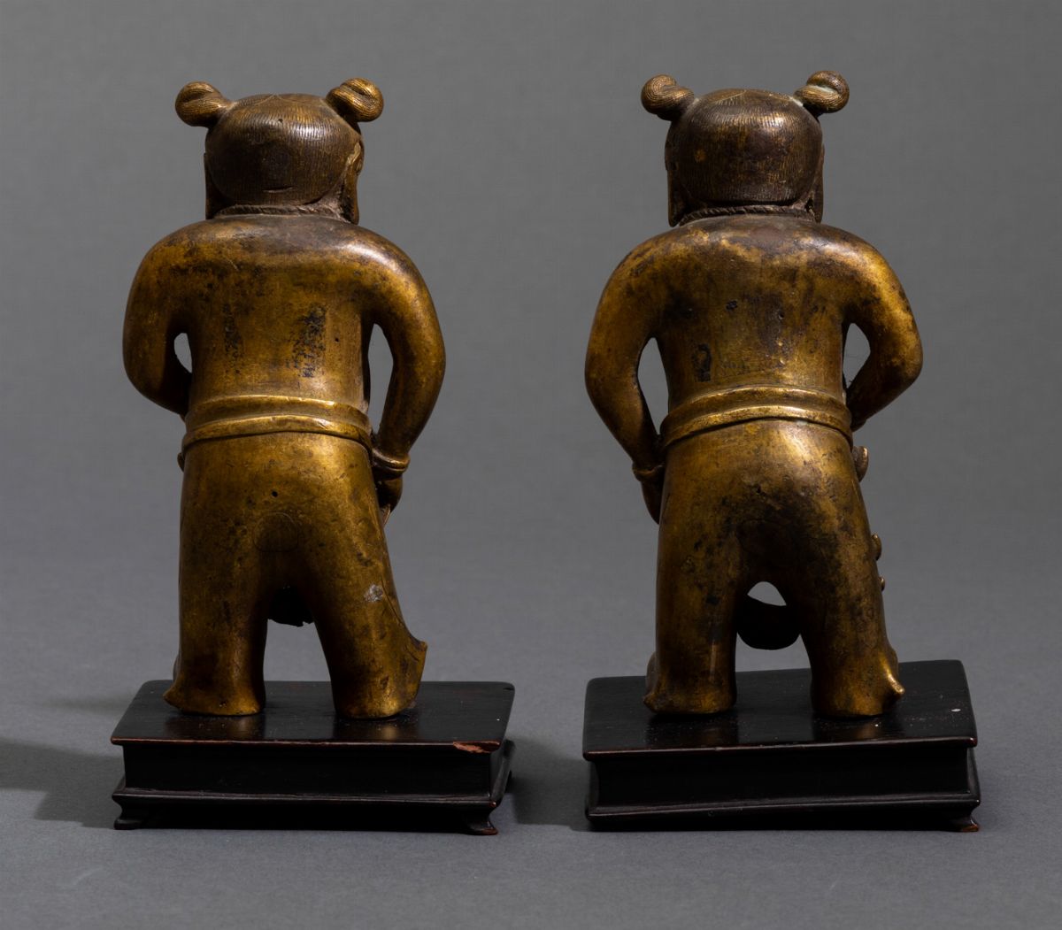 Coppia di O-boy in Bronzo Dorato, Cina, Dinastia Ming, XVII Secolo