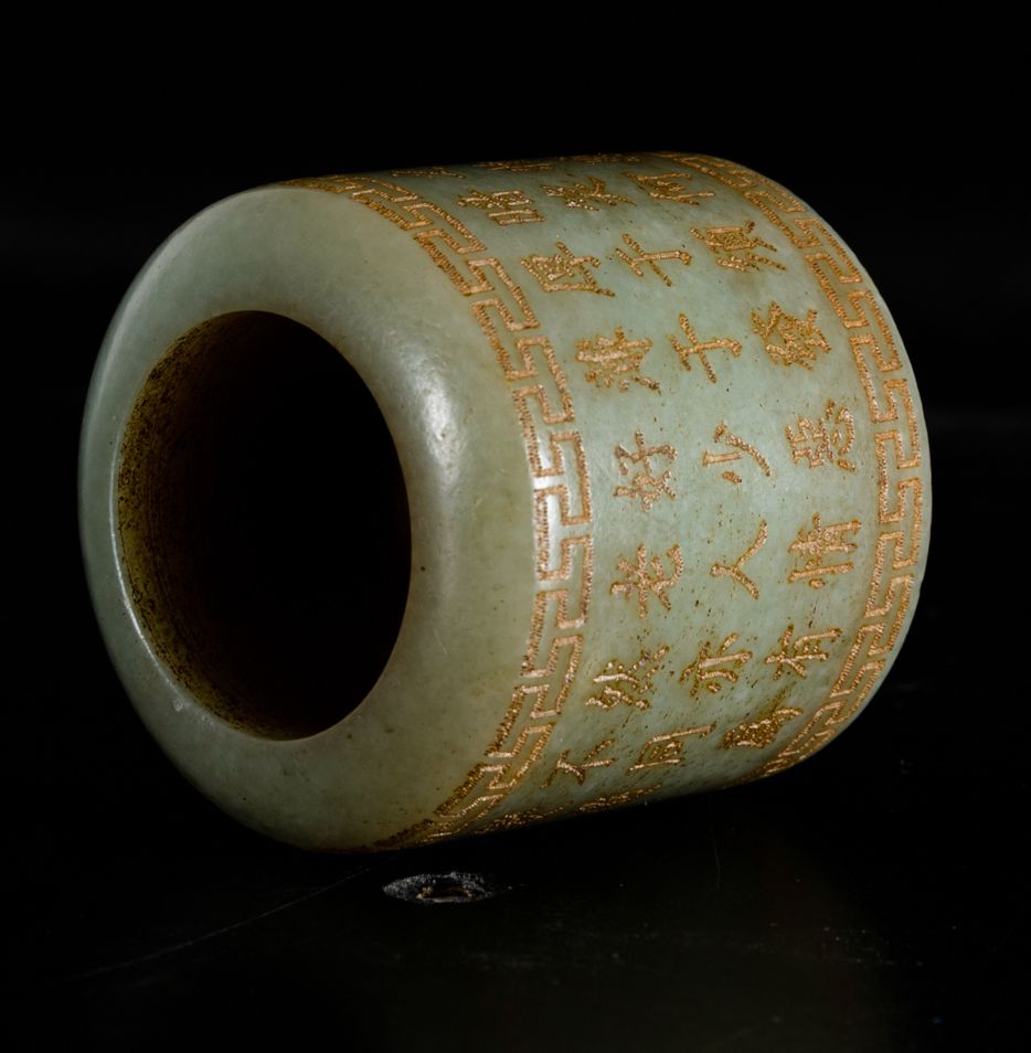 Anello da Arciere in Giada Celadon con Iscrizioni, Cina, Inizi XX Secolo