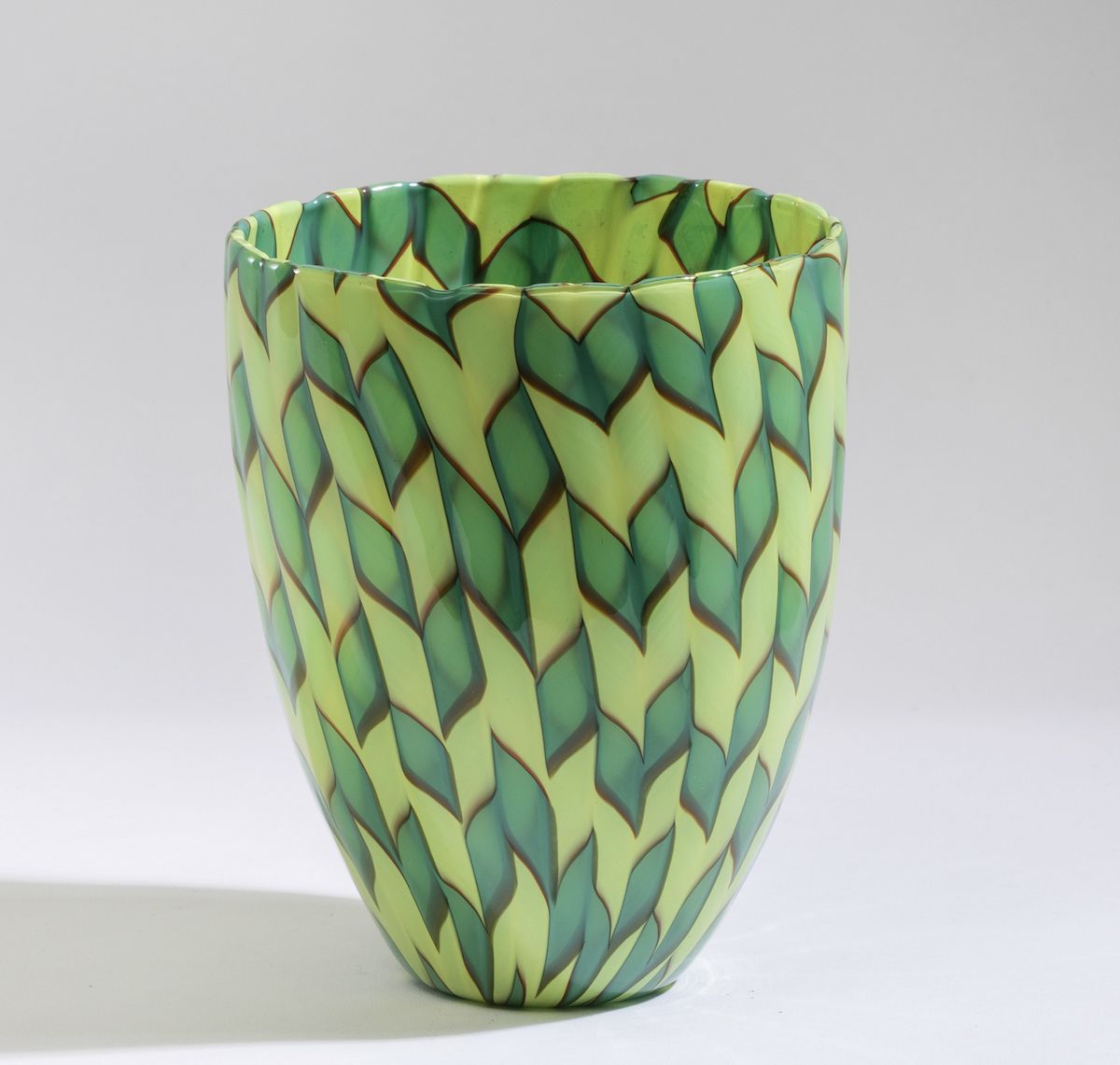 James Carpenter (1949) per Venini, Vaso troncoconico in vetro soffiato con decoro policromo (Mura...