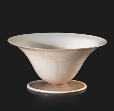 MVM Cappellin, Coppa su piede in vetro incamiciato con decoro a foglia oro (Murano, 1930 ca.)