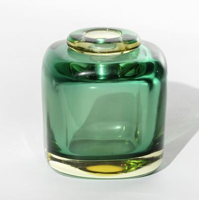 Flavio Poli, Seguso Vetri d’Arte – Vaso a cubo in vetro sommerso verde e giallo, Murano (circa 19...