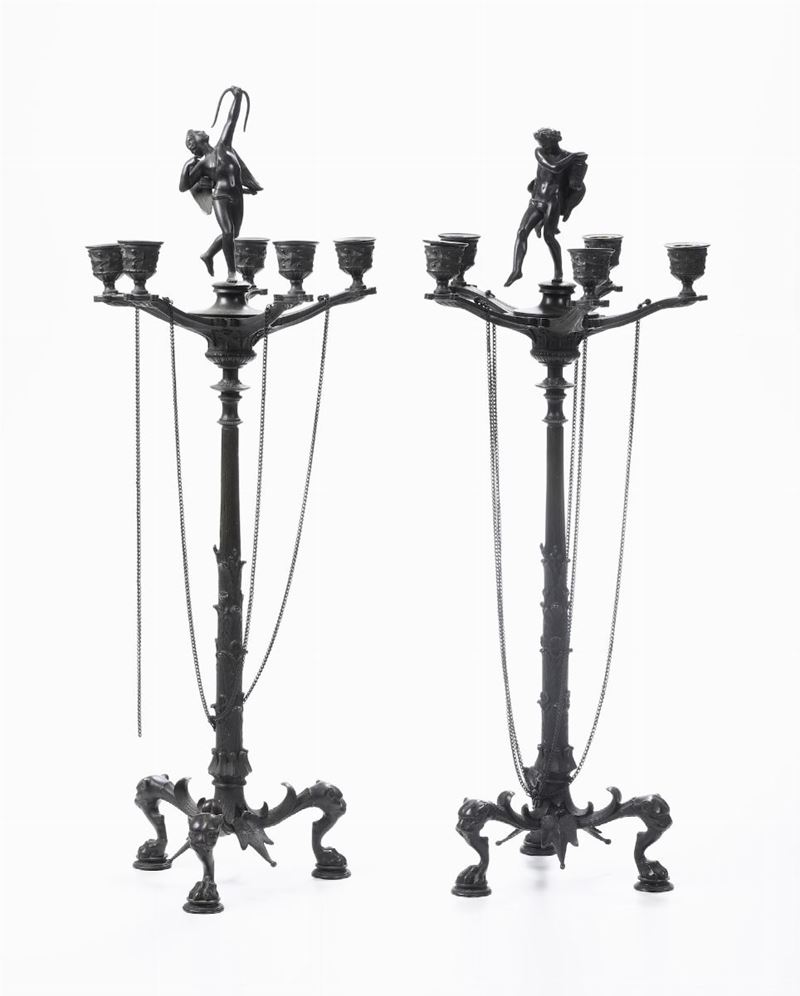 Coppia di candelabri in bronzo patinato a cinque fiamme, XIX secolo  - Auction Antiques - Time Auction - Cambi Casa d'Aste