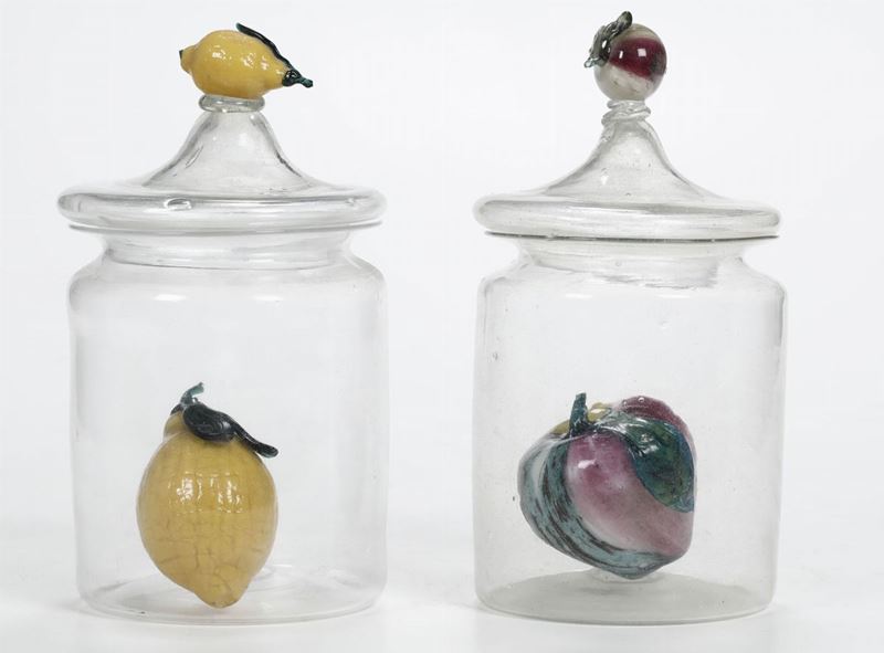 Coppia di barattoli in vetro soffiato con coperchi e pomo a guisa di frutto  - Auction Antiques II - Timed Auction - Cambi Casa d'Aste