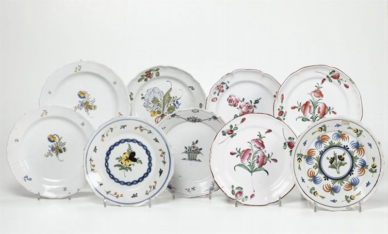 Nove piatti Francia, verso la fine del XVIII secolo  - Asta Ceramiche - Asta a Tempo - Cambi Casa d'Aste