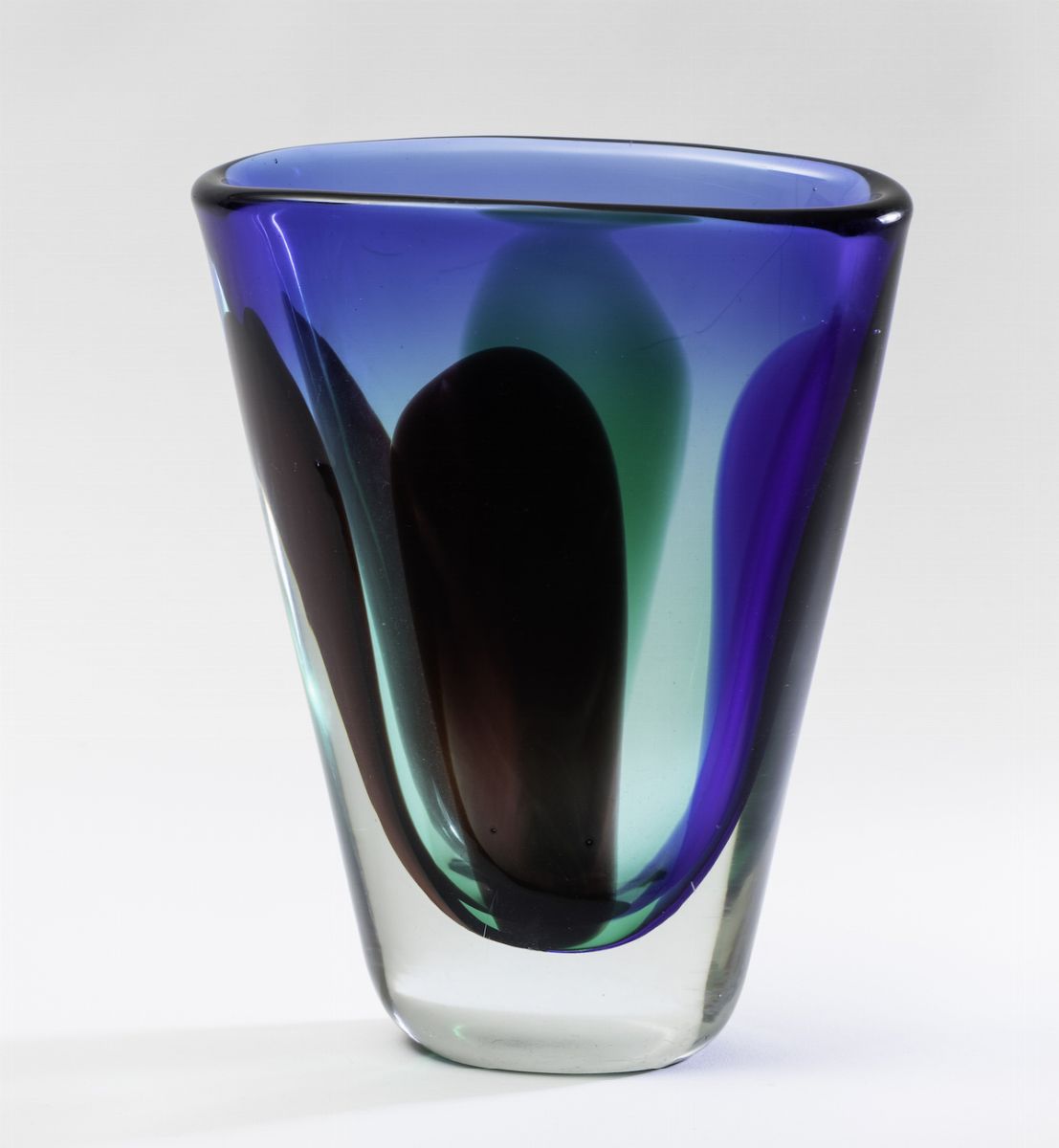 Vetreria Mazzega, Vaso in vetro sommerso con decorazione policroma, Murano (ca. 1960)
