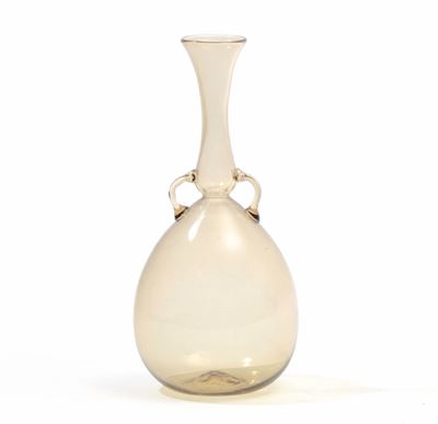 Vittorio Zecchin, Vaso globulare in vetro soffiato pagliesco con alto collo (Murano, 1930 ca.)