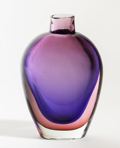 Flavio Poli, Seguso Vetri d’Arte, Vaso a goccia rovesciata in vetro sommerso blu e rubino (Murano...