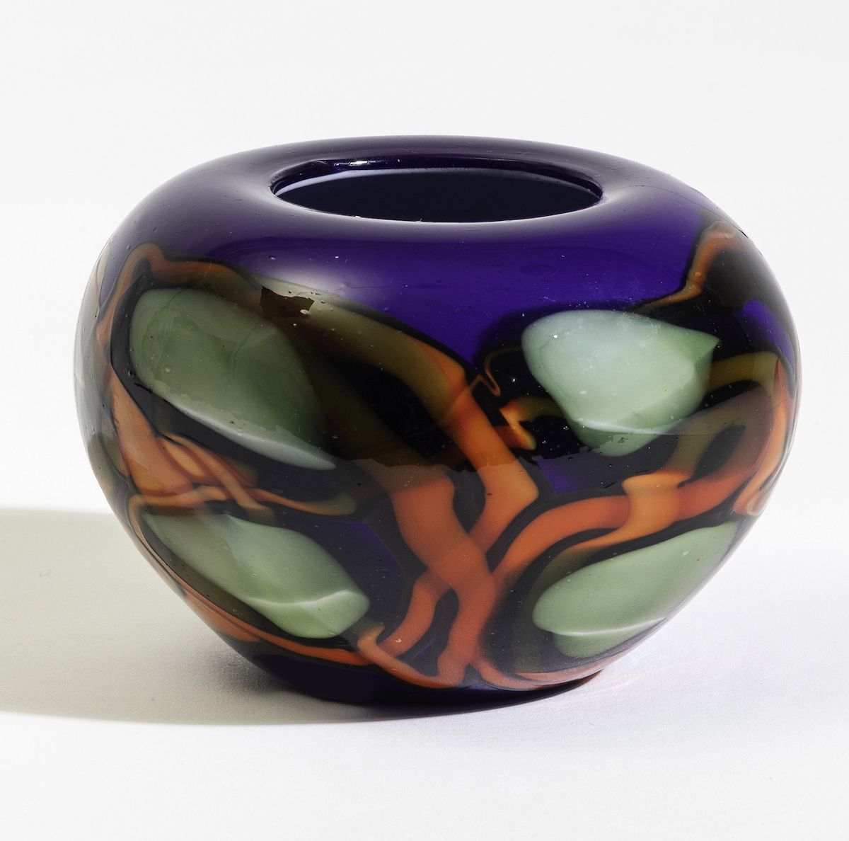 Fratelli Toso, Vaso globulare in vetro di Murano con decoro policromo a macchie intercalari