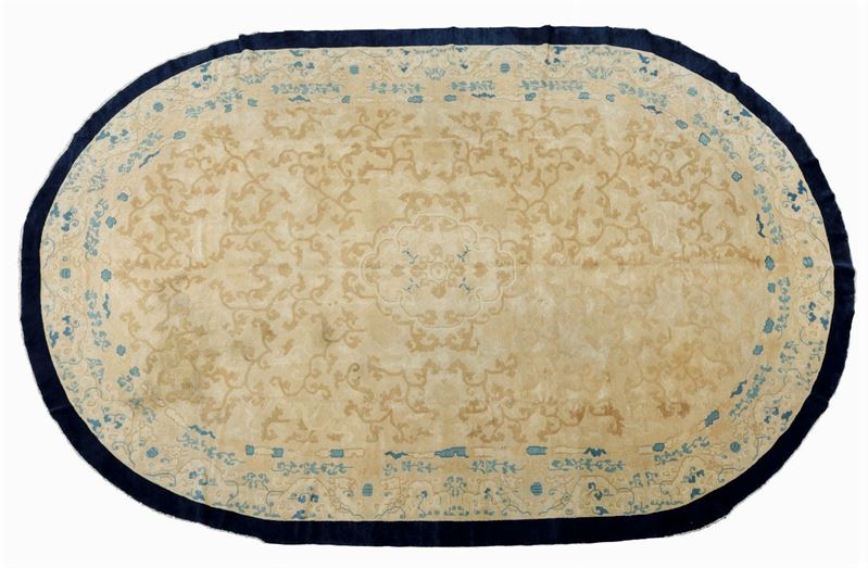 Tappeto Pechino ovale, Cina fine XIX secolo  - Auction antique rugs - Cambi Casa d'Aste