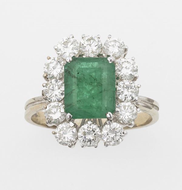 Anello con smeraldo e diamanti taglio a brillante