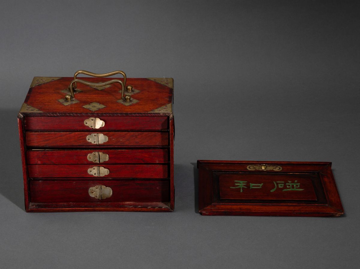 Scatola in Legno Contenente Tessere per Majhong, Cina, Inizi XX Secolo