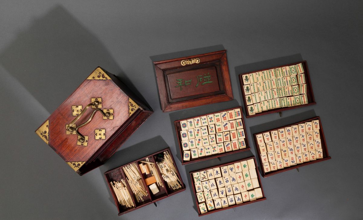 Scatola in Legno Contenente Tessere per Majhong, Cina, Inizi XX Secolo